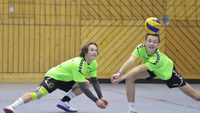 Bild: Ziegler
Gemeinsam waren sie stark, die U-18 Volleyballer des VC Amberg bei der diesjährigen Nordbayerischen Meisterschaft, wo sie Zweiter wurden. In dieser Szene gehen Julian Zoll (rechts) und Alexander Lomitzki gemeinsam zum Ball.

Bild: Ziegler