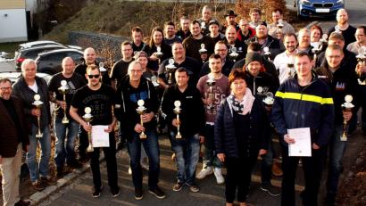 Bild: R. Kreuzer
85 Mannschaften gingen in der vergangenen Saison in der Dartliga „Oberpfalz Nord“ an den Start. Die erfolgreichsten Teams erhielten beim Abschlussabend Pokale und Schecks.