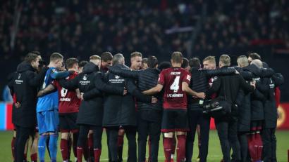 Bild: agentur_dpa/ Karmann
Mit Leidenschaft gekämpft und den Spitzenreiter geärgert: Der 1. FC Nürnberg hat sich im Kampf um den Klassenerhalt mit einem wichtigen Punkt gegen Borussia Dortmund zurückgemeldet. Jetzt heißt es nachlegen für die Franken gegen Fortuna Düsseldorf.