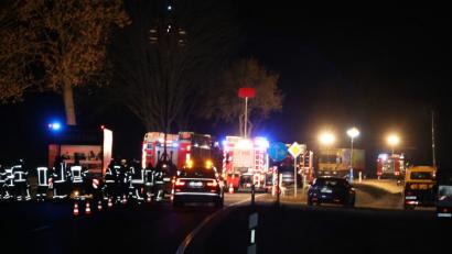 Bild: Alexander Auer
Auf der B16 bei Lengfeld im Landkreis Kelheim prallte am 18. Februar eine 38-Jährige mit ihrem Motorrad während eines Überholvorgangs in den Gegenverkehr. Die Frau kollidierte mit drei entgegenkommenden Pkw.