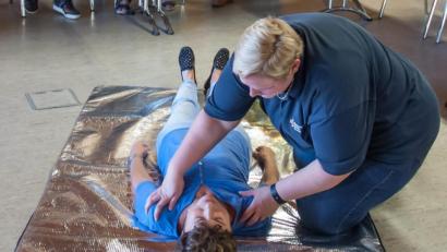 Archivbild: cfd
„Anschauen, ansprechen, anfassen“: Das rät Maria Gleixner Ersthelfern in einem Notfall.