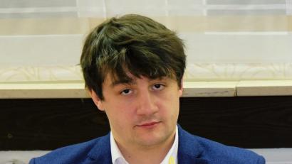 Bild: do
Geschäftsführer Maximilian Köckritz erläuterte den Gemeinderäten die Arbeit des Zweckverbandes Kommunale Verkehrssicherheit. Einen Beschlussvorschlag zur Einführung des kommunalen Blitzers hatte Bürgermeister Albert Nickl bereits vorbereitet.