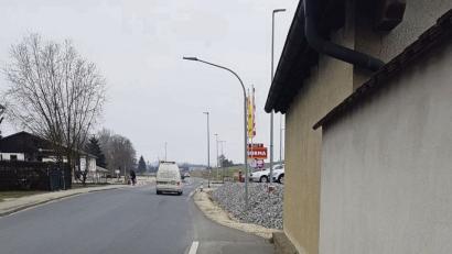 Bild: exb
Dieser Weg endet im Nichts. Wer zu Fuß zur neuen Norma in Raigering will, lebt derzeit noch gefährlich.