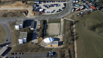 Bild: Bernd Georgi
Die neue Ringerhalle am Bergsteig mit den beiden Gropius-Häusern