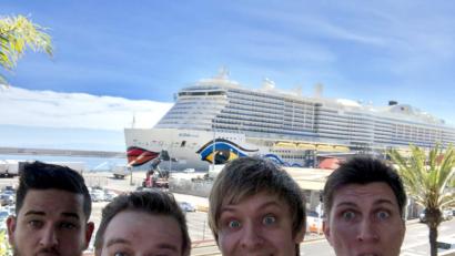 Bild: exb
Die Rotzlöffl genossen ihre Auftritte auf der Aida-Nova in der Wärme der Kanarischen Inseln.