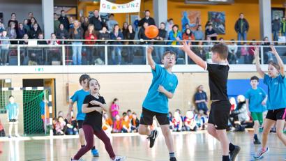 Bild: vöt
Mit viel Einsatz und Engagement gehen die Drittklässler beim Grundschulturnier zur Sache.