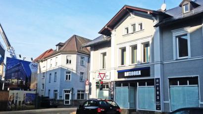 Bild: gsb
Die Schaufenster sind schon keine Schau mehr: Das Bazooka gegenüber der NOC-Baustelle hat dicht gemacht.