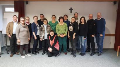 Bild: ads
Durchaus fruchtbar fiel die Klausurtagung des Pfarrgemeinderates der Pfarrei St. Michael unter der Leitung des Pfarrgemeinderatsprechers Markus Mußemann (Vierter von links) und Pfarrer Alois Berzl (Zweiter von rechts) aus, denn eine ganze Reihe attraktiver Veranstaltungen zur Bereicherung des Pfarrlebens gingen in Planung.