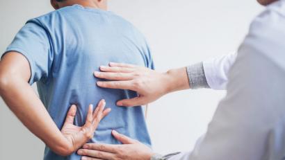 Bild: Kliniken Nordoberpfalz
Wenn der Rücken zwickt, kann der Arzt helfen.