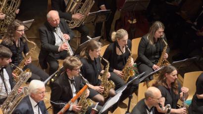 Bild: mab
Seit vielen Jahren sorgen die Musiker des symphonischen Blasorchesters Regensburg bei ihren Auftritten in der Sportparkhalle für Begeisterung.