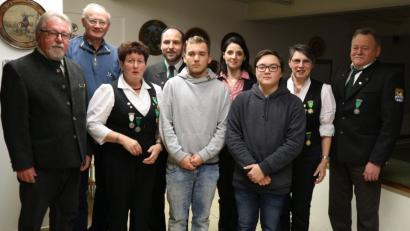 Bild: ion
Die neuen Vereinsmeister der SG Amberg 1890 (von links): Norbert Schmidt, Wolfgang Zippe, Marion Schneider, Thomas Singer, Fabian Amberger, Tanja Hirsch, Meison Chuan, Evelyn Pittroff und Leopold Sassin.