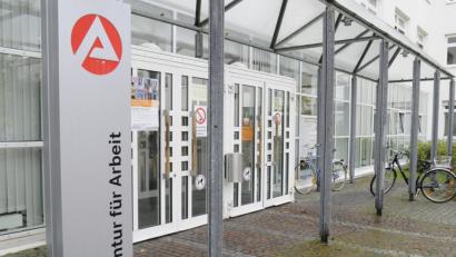 Archivbild: Petra Hartl
Die Arbeitsagentur bekommt im März Zuwachs: Dann werden die ersten Mitarbeiter des Dezernats Familie und Soziales die bereits leerstehenden Büros im Südflügel beziehen.