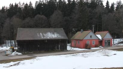 Bild: pi
Die Gestaltung der Ausfahrt für die neue Fahrzeughalle der Feuerwehr Neuenhammer an der Stelle des jetzigen Stadels wird noch mit der Regierung der Oberpfalz abgesprochen.