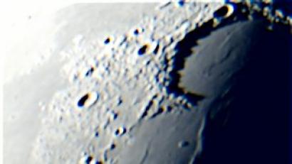 Bild: Sternwarte Tirschenreuth
Immer kurz vor Vollmond findet ein spezielles Programm mit dem Titel „Peterchens Mondfahrt“ statt. Dabei können die Kinder durch das Teleskop den Mond betrachten.