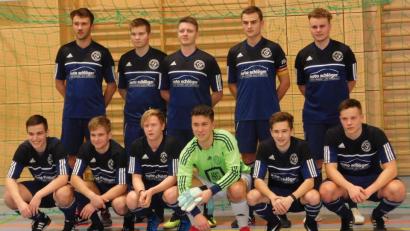 Bild: hai
Der TSV Kirchenlaibach mit (stehend von links) Luca Meyer, Jannik Gebhardt, Jan Sebald, Simon Bauernfeind, Fabian Stangl, (kniend von links) Lukas Pöllath, Maximilian Popp, Bastian Zapf, Manuel Knie, Sebastian Malzer und Johannes Kopp sichert sich den Sieg beim UTP-Cup der Herren.