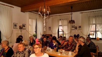 Bild: arw
Vor allem Damen nutzen die Gelegenheit zum Plausch in gemütlicher Runde beim "Generationen-Dorf-Kaffee"