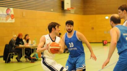 Bild: par
Flügelspieler und Defensivspezialist Stefan Beer (links) fehlte zuletzt: Gegen Lauf steht er dem TSV Schwandorf wieder zur Verfügung.