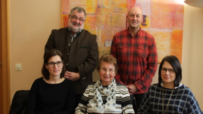 Bild: arm
Mit rund 5800 Euro unterstützte die Stiftung die beiden Kindergärten. Unser Bild zeigt (von links): Silke Pfab, Armin Schärtl, Brigitte Laqua, Fritz Lobinger und Andrea Stadler.
