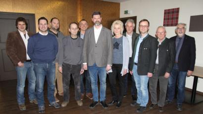 Bild: ral
Die neue Führungsmannschaft der CSU unter der Führung von Wolfgang Prebeck (Mitte), der nach acht Jahren das Amt von Peter Irlbacher übernommen hat.