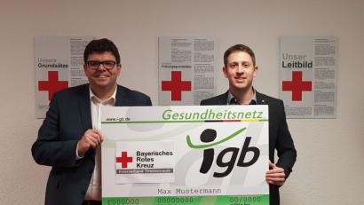 Bild: exb
Auf eine erfolgreiche Kooperation für eine aktive Gesundheitsförderung der Mitarbeiter im Kreisverband Tirschenreuth im BRK freuen sich: BRK-Kreisgeschäftsführer Holger Schedl (links) und Kai Rickert, stellvertretender Leiter i-gb-Gesundheitsnetz (rechts).