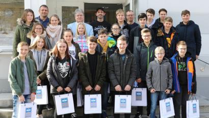 Bild: akp
Die Achtklässler der Doktor-Eisenbarth-Mittelschule informierten sich bei der MMM (Bild) und bei Irlbacher Blickpunkt Glas über berufliche Ausbildungsperspektiven.