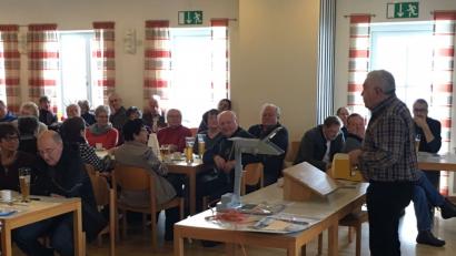 Bild: exb
In den Vereinsräumen war kein freier Platz mehr zu finden, als es bei den Senioren um das Thema Lohnsteuer ging.