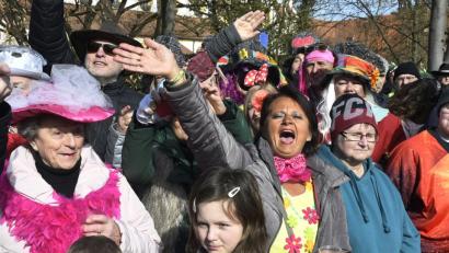 Bild: Petra Hartl
Der Ostbayerische Faschingszug schlängelt sich durch Amberg