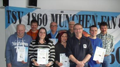 Bild: dip
1860-Fanclub-Vorsitzender Wenz Mastalar (Dritter von rechts) geht mit großer Zuversicht mit seinem neuen Vorstand in das neue Vereinsjahr.
