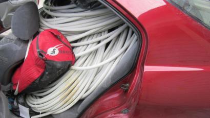 Bild: exb/Grenzpolizei Waidhaus
Schwere Fracht auf dem Rücksitz. Das Auto mit Tiefgang fiel Schleierfahndern auf.