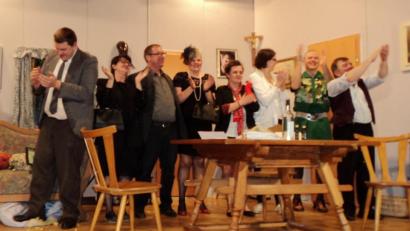 Bild: ksi
Szenenapplaus, aber auch zum Schluss der Aufführung gab es ausreichend Beifall für die Darsteller der Inzendorfer Gruppe.