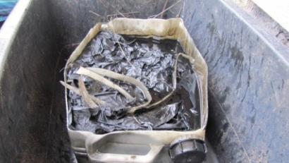 Bild: Polizei
Der offene Kanister mit Altöl.