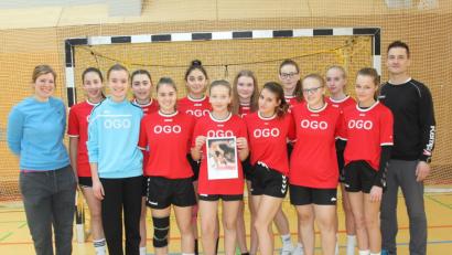 Bild: frd
Die Mädchen des Ortenburg-Gymnasiums Oberviechtach gewannen souverän das Turnier und schafften den Einzug ins Landesfinale am Dienstag, 12. März, in Planegg.