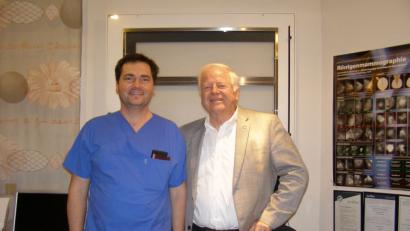Bild: pz
Schon seit fünf Jahren arbeitet der Dr. Ladislav Dedek (links) in der Praxis von Dr. Wolfgang Ries mit. Der Gynäkologe beobachtet mit Sorge die Entwicklung des Krankenhauses Waldsassen.