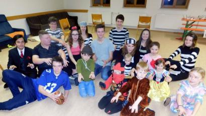 Bild: hai
Beim Kinderfasching der Jungpfadfinder Kirchenlaibach treffen Gefangene auf Schneewittchen oder Bären auf Football-Spieler.