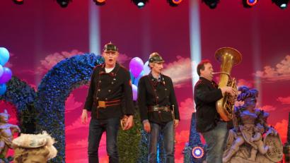 Bild: BR
Ein Bild von den Proben an den Tagen vor dem Auftritt am Freitag. Hier begleitet noch Rupert Beer (rechts) seinen Kommandanten Norbert Neugirg (links) auf der Tuba.