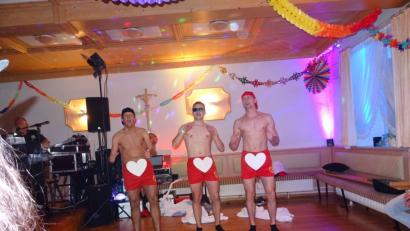 Bild: cst
Mit viel Spaß und Elan gingen die „3 Herzbuben“ Christian Bauer, Jonas Trisl und Florian Müller an ihre Showeinlage.