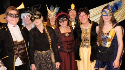 Bild: do
Beim "Karneval in Venedig" begeisterte besonders die Damenwelt mit einfallsreichen und farbenfrohen Masken und Kostümen