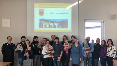 Bild: exb
Sieben Babys und ihre Eltern bekommen Rauchmelder geschenkt.