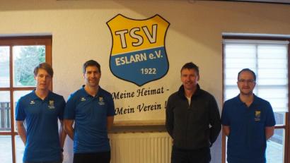 Bild: gz
TSV-Vorsitzender Thomas Meckl (von rechts) begrüßt den neuen Trainer Bernd Häuber und die beiden Abteilungsleiter Mathias Kaiser und Stefan Salomon.
