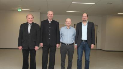 Bild: exb/Stiftland-Gymnasium
Schulleiter Georg Hecht, Ernst Reber, Heinrich Hertel, Personalratsvorsitzender Tobias Lang (von links) bei der Verabschiedung.