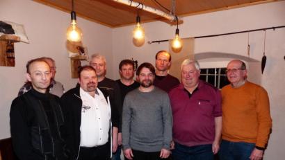 Bild: hme
Johannes Mutzbauer (Dritter von rechts) bleibt der Jagdvorsteher in Ober- und Unterwildenau. Michael Gräf (vorne, Mitte) ist der neue Schriftführer