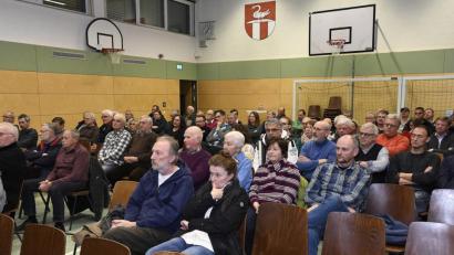 Bild: Petra Hartl
Während in anderen Orten bei den Bürgerversammlungen häufig gähnende Leere herrscht, ist das in Ammerthal nicht so. Gutes hat das aber nicht unbedingt zu bedeuten.