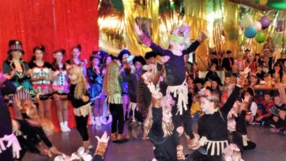 Bild: jml
Hilfe!!! Die Löwenminis sind los in der Manege!