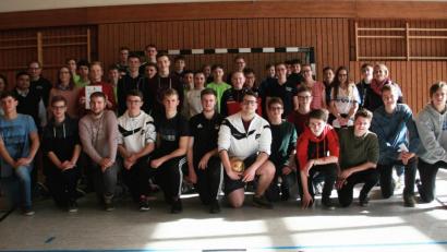 Bild: wro
Mit 12:0 Punkten qualifizierten sich die Ministranten aus Tirschenreuth (vorne) für den Wolfgangs-Cup in Regenstauf. Gastgeber Fuchsmühl (dahinter) musste sich mit Platz zwei begnügen.