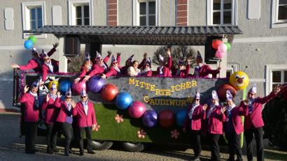 Bild: jr
Der Verein „Gaudiwurm“ freut sich auf den zwölften Mitterteicher Faschingszug am Samstag ab 13.31 Uhr. Vorsitzender Michael Zintl (links) und sein Team haben die Vorbereitungen abgeschlossen.