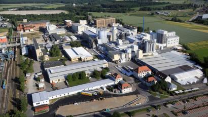 Bild: Gerhard Götz
Das Nabaltec-Werk in Schwandorf. Das Unternehmen ist auch im Jahr 2018 wieder gewachsen.