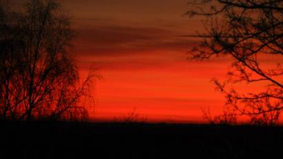 Bild: es
Ein wunderschöner Sonnenuntergang am Dienstagabend, wie man ihn nicht oft vor die Augen bekommt.