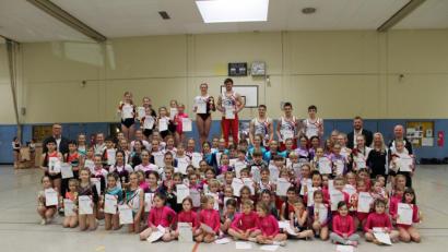 Bild: hä
Die Teilnehmer bei der Turnmeisterschaft in Tirschenreuth.