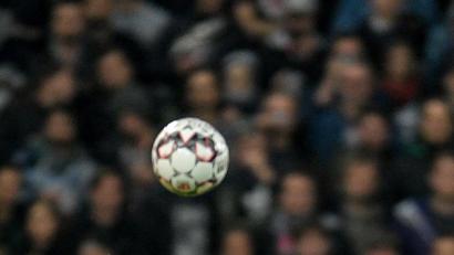 Bild: exb
Der Oberpfälzer Philipp Ziereis bleibt bis Mitte 2022 beim FC St. Pauli.