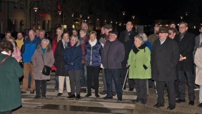 Bild: tr
Etwa 60 Gäste aus Lauf und Tirschenreuth nahmen an der speziellen historischen Stadtführung teil.